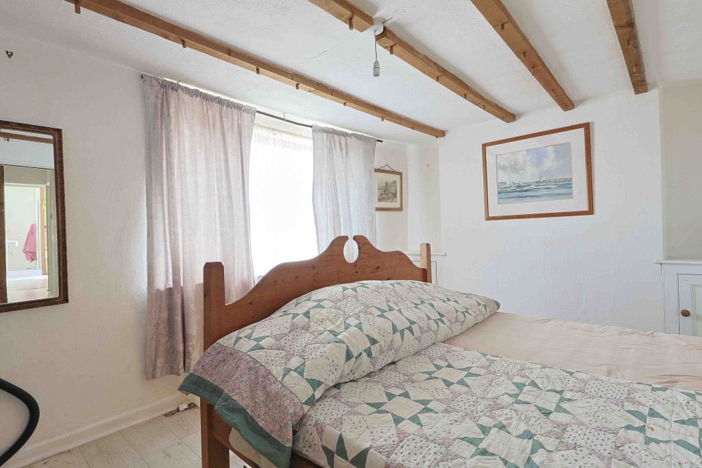 Lot: 183 - MID-TERRACE PROPERTY ARRANGED OVER THREE FLOORS IN POPULAR LOCATION - Bedroom one